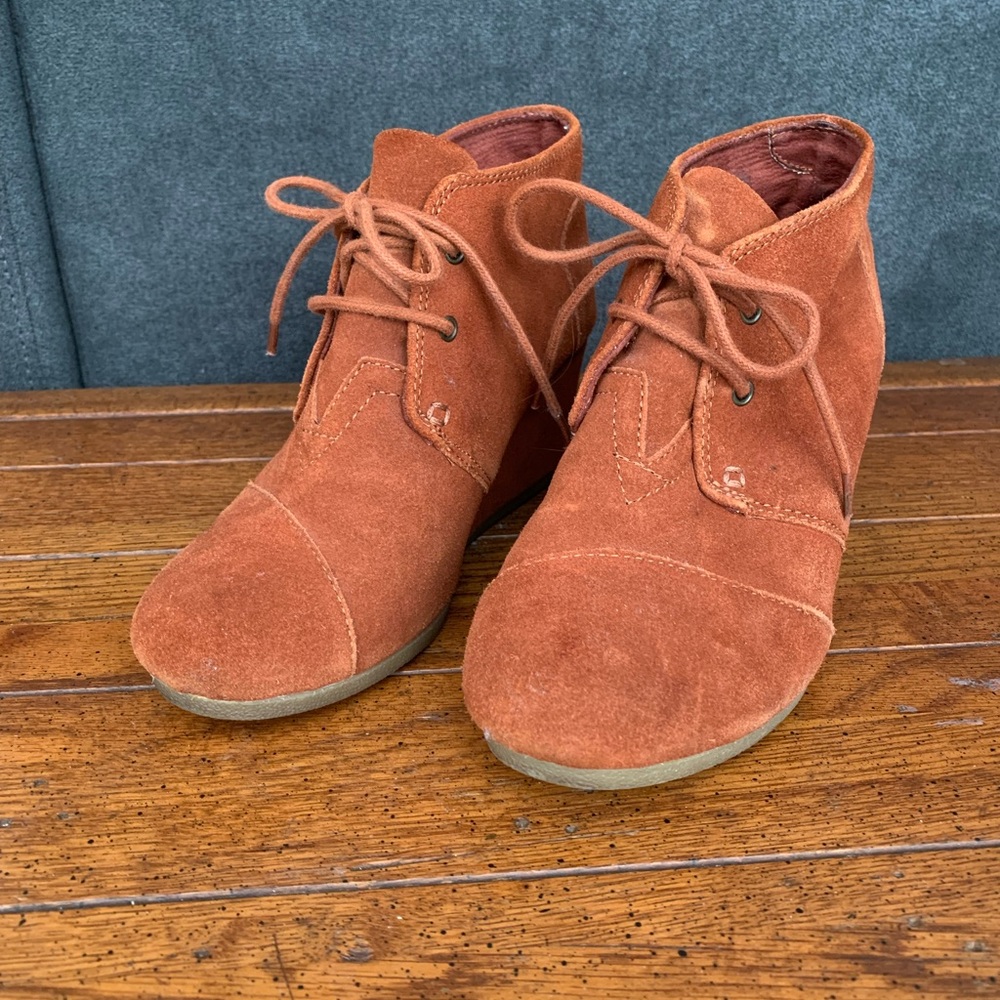 👢 TOMS RUST SUEDE ANKLE BOOTS 👢